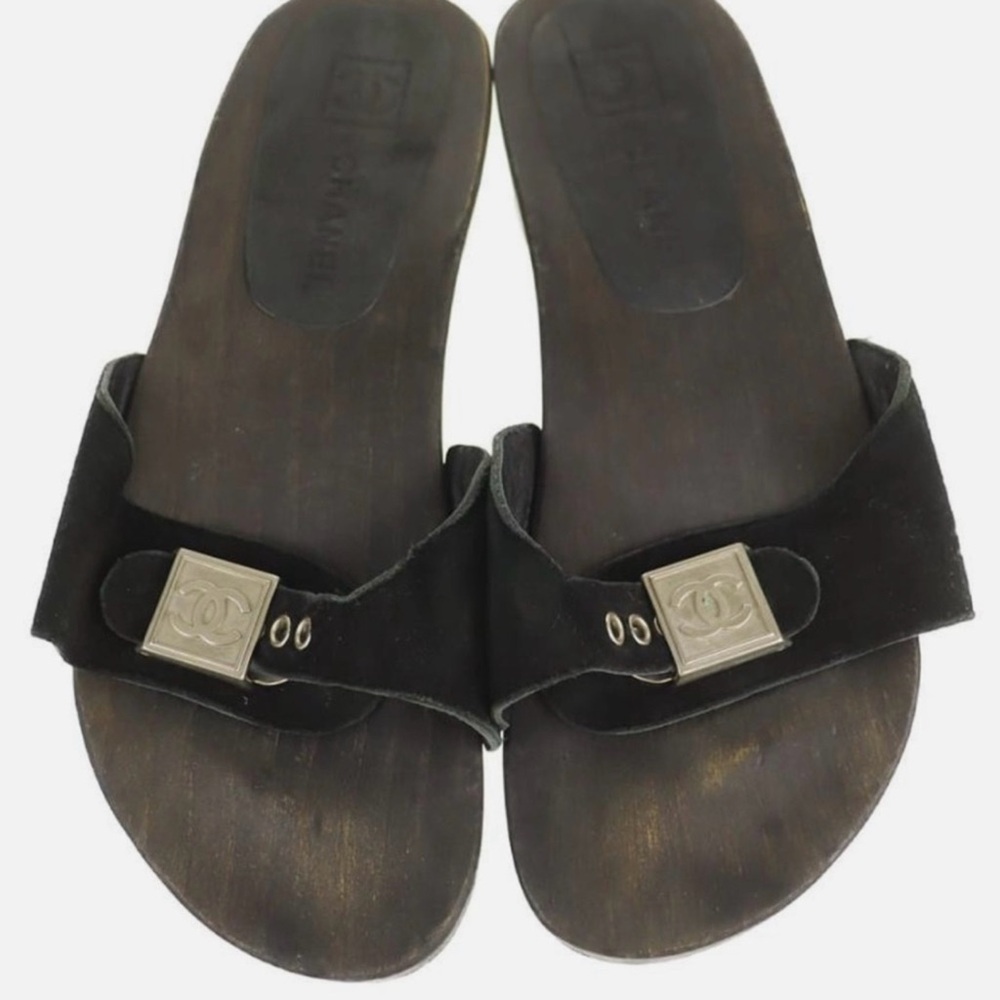 Chanel Black Wood CC logo Sandals with Suede Strap